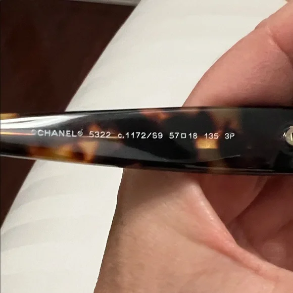 CHANEL Brown Tortoise Sunglasses - Picture 4 of 4